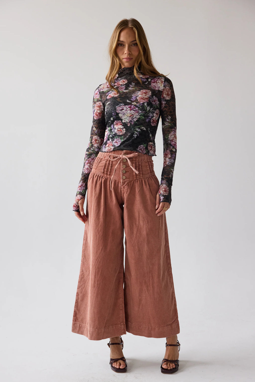Winnie Floral Crinkle Top in Black