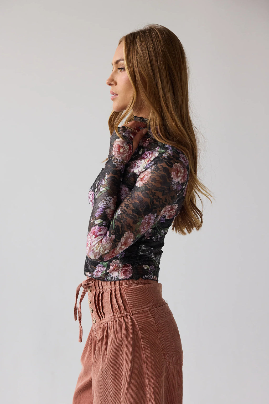 Winnie Floral Crinkle Top in Black